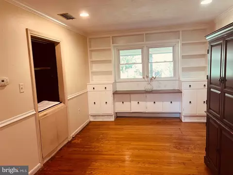 Living - 425 Beechcroft Rd, Winchester, VA 22601 photo 2 of 3