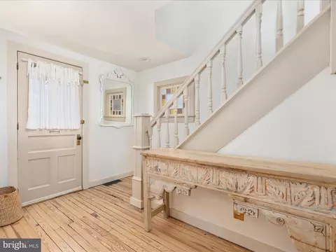 Entry Way - 129 E Cork St, Winchester, VA 22601 photo 2 of 5
