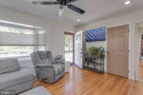 Entry Way - 525 E Cork St, Winchester, VA 22601 photo 1 of 3