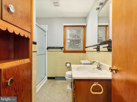 Bath - 312 Fox Dr, Winchester, VA 22601 photo 1 of 1