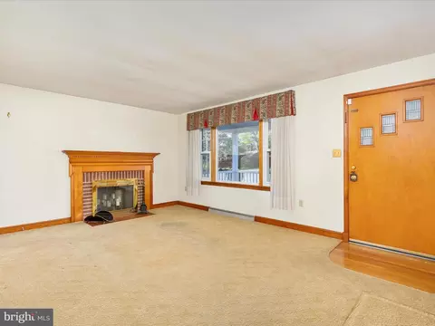 Living - 312 Fox Dr, Winchester, VA 22601 photo 2 of 3