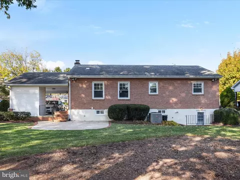 Exterior - 312 Fox Dr, Winchester, VA 22601 photo 5 of 7