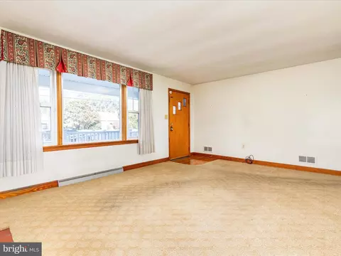 Living - 312 Fox Dr, Winchester, VA 22601 photo 3 of 3