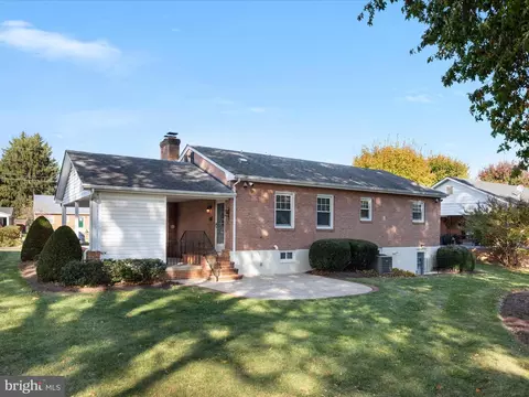 Exterior - 312 Fox Dr, Winchester, VA 22601 photo 4 of 7