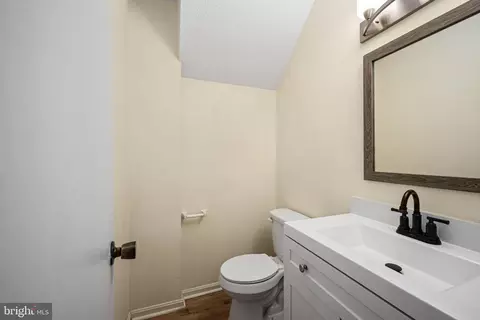 Entry Way - 26 A Jackson Ave, Winchester, VA 22601 photo 12 of 16