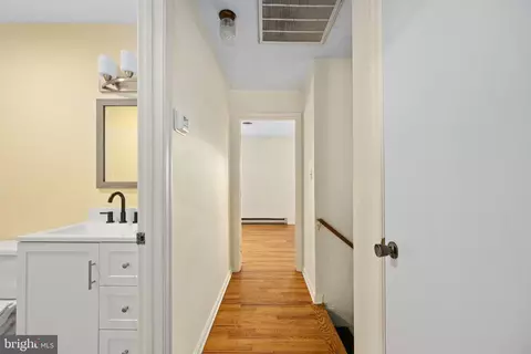 Entry Way - 26 A Jackson Ave, Winchester, VA 22601 photo 15 of 16