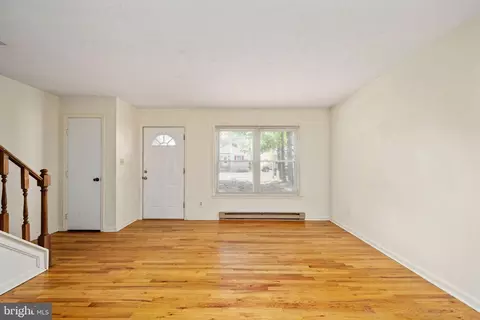 Living - 26 A Jackson Ave, Winchester, VA 22601 photo 7 of 8