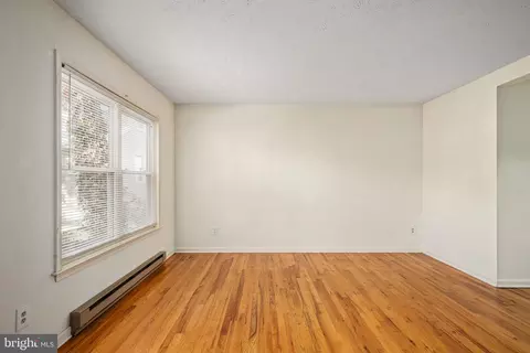 Living - 26 A Jackson Ave, Winchester, VA 22601 photo 6 of 8