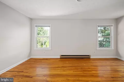 Living - 26 A Jackson Ave, Winchester, VA 22601 photo 4 of 8