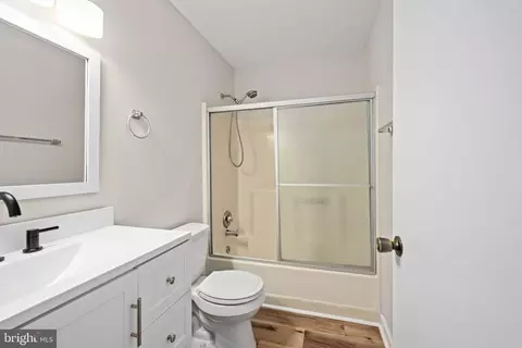Bath - 26 A Jackson Ave, Winchester, VA 22601 photo 2 of 3