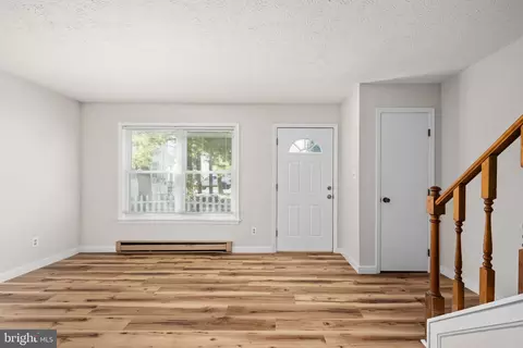 Living - 26 A Jackson Ave, Winchester, VA 22601 photo 2 of 8