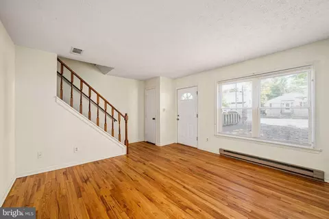 Living - 26 A Jackson Ave, Winchester, VA 22601 photo 8 of 8