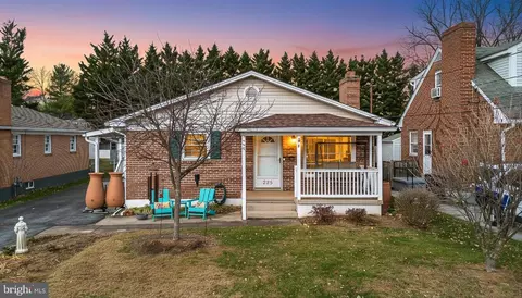 225 Fox Dr, Winchester, VA 22601