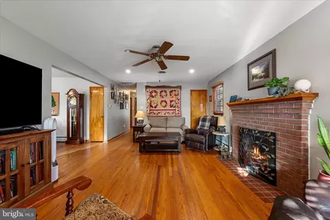 225 Fox Dr, Winchester, VA 22601 photo 8