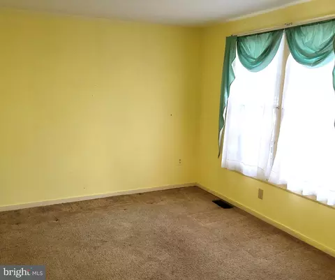13 E Hart St, Winchester, VA 22601 photo 3