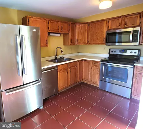 13 E Hart St, Winchester, VA 22601 photo 2
