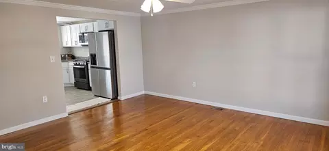 Living - 232 Myrtle Ave, Winchester, VA 22601 photo 2 of 3