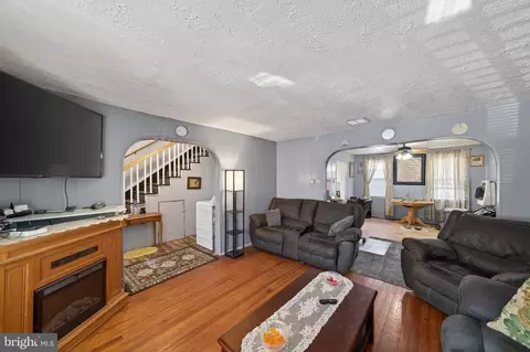Entry Way - 376 Charles St, Winchester, VA 22601 photo 8 of 13