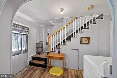 Entry Way - 376 Charles St, Winchester, VA 22601 photo 9 of 13
