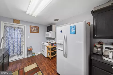Entry Way - 376 Charles St, Winchester, VA 22601 photo 4 of 13
