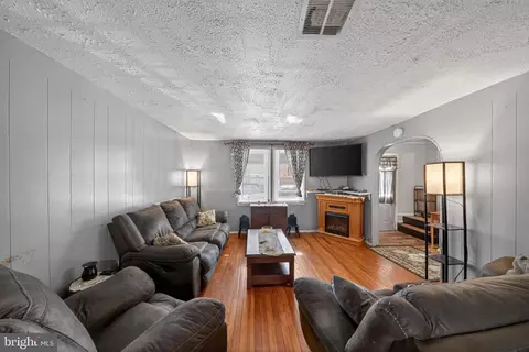 Living - 376 Charles St, Winchester, VA 22601 photo 1 of 1