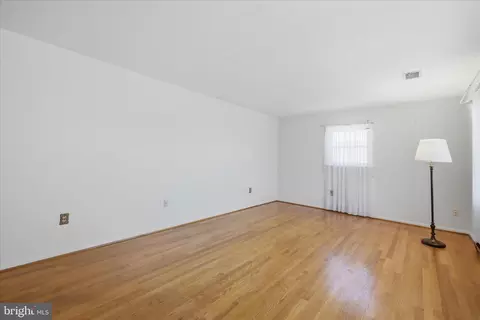 Living - 113 Christopher Dr, Winchester, VA 22601 photo 1 of 2