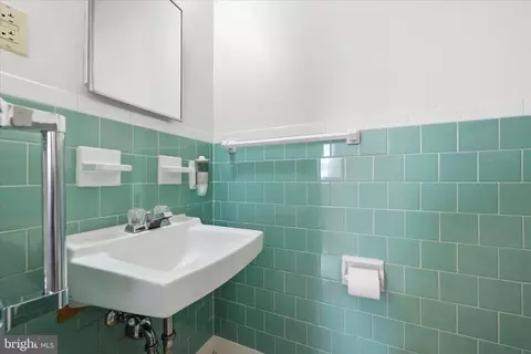 Bath - 113 Christopher Dr, Winchester, VA 22601 photo 2 of 2