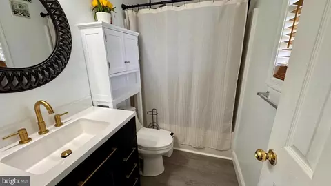 Bath - 623 Smithfield Ave, Winchester, VA 22601 photo 2 of 2