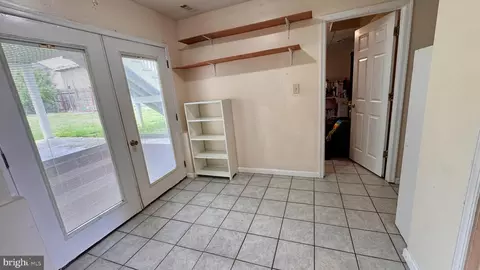 Entry Way - 623 Smithfield Ave, Winchester, VA 22601 photo 6 of 8