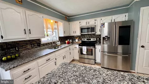 Kitchen - 623 Smithfield Ave, Winchester, VA 22601 photo 3 of 3