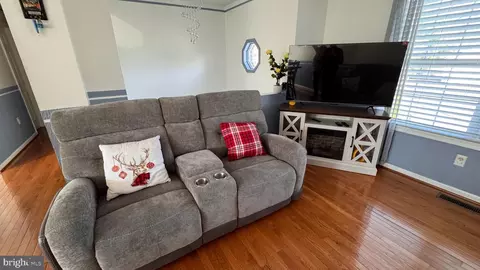 Entry Way - 623 Smithfield Ave, Winchester, VA 22601 photo 1 of 8