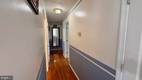 Entry Way - 623 Smithfield Ave, Winchester, VA 22601 photo 4 of 8