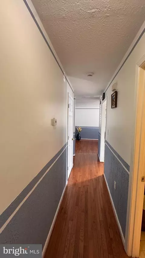 Entry Way - 623 Smithfield Ave, Winchester, VA 22601 photo 3 of 8