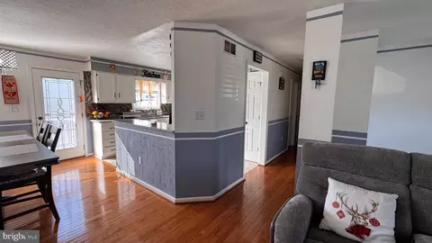 Entry Way - 623 Smithfield Ave, Winchester, VA 22601 photo 2 of 8