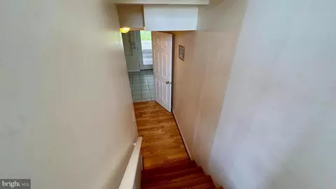 Entry Way - 623 Smithfield Ave, Winchester, VA 22601 photo 5 of 8