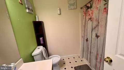 Bath - 623 Smithfield Ave, Winchester, VA 22601 photo 1 of 2