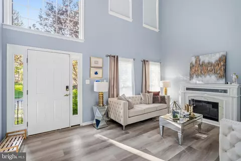 Entry Way - 930 Wayne Dr, Winchester, VA 22601 photo 4 of 10