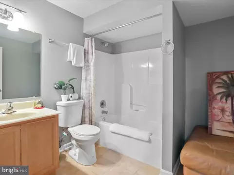 Bath - 930 Wayne Dr, Winchester, VA 22601 photo 3 of 3