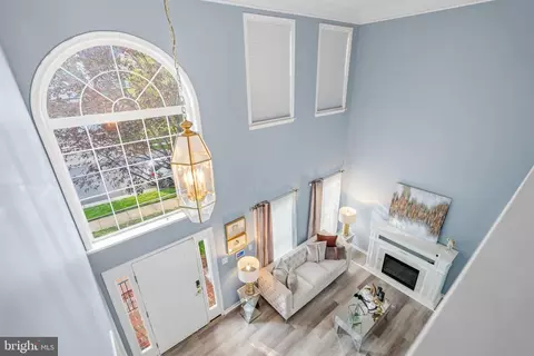 Entry Way - 930 Wayne Dr, Winchester, VA 22601 photo 3 of 10