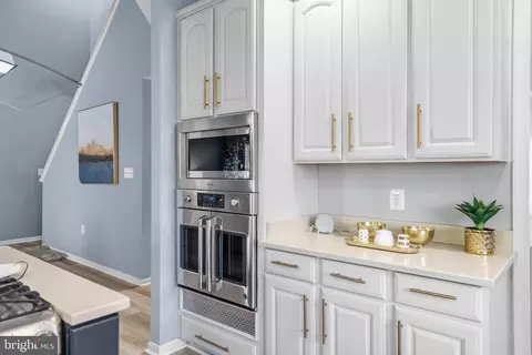 Kitchen - 930 Wayne Dr, Winchester, VA 22601 photo 4 of 5