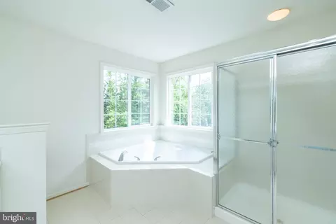 Bath - 938 Wayne Dr, Winchester, VA 22601 photo 3 of 4