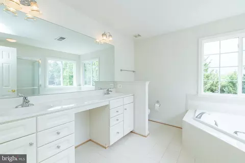 Bath - 938 Wayne Dr, Winchester, VA 22601 photo 2 of 4