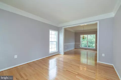 Living - 938 Wayne Dr, Winchester, VA 22601 photo 2 of 7