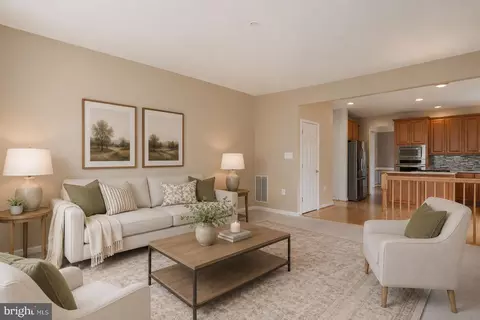 Living - 938 Wayne Dr, Winchester, VA 22601 photo 6 of 7