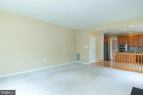 Living - 938 Wayne Dr, Winchester, VA 22601 photo 7 of 7