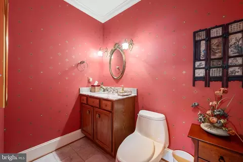 Bath - 1004 Heth Pl, Winchester, VA 22601 photo 4 of 4