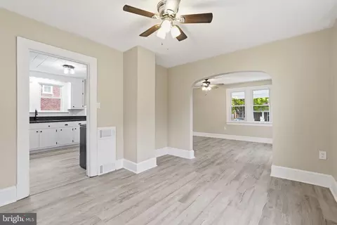 Entry Way - 517 Dunlap St, Winchester, VA 22601 photo 3 of 4