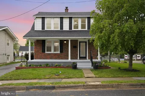 Exterior - 517 Dunlap St, Winchester, VA 22601 photo 3 of 6