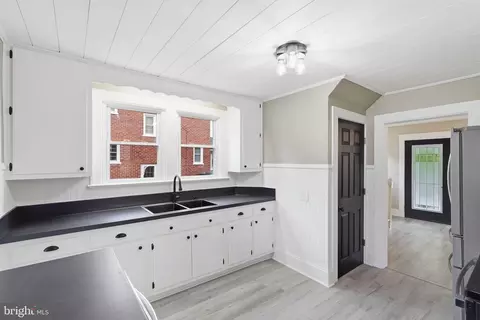 Entry Way - 517 Dunlap St, Winchester, VA 22601 photo 1 of 4