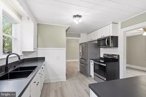 Kitchen - 517 Dunlap St, Winchester, VA 22601 photo 2 of 3